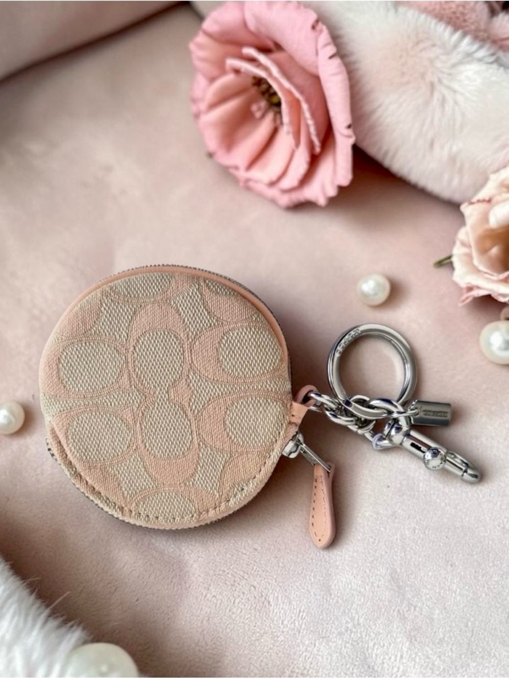 New! COACH Circular Coin Pouch Signature Jacquard | Faded Blush/Silver (NWT)